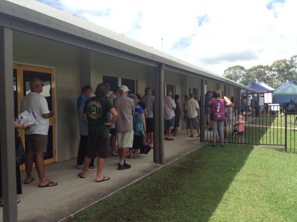 #Noosa Shire Council pre-polling line is stretched out along the building. I'm expecting to wait about ten minutes.