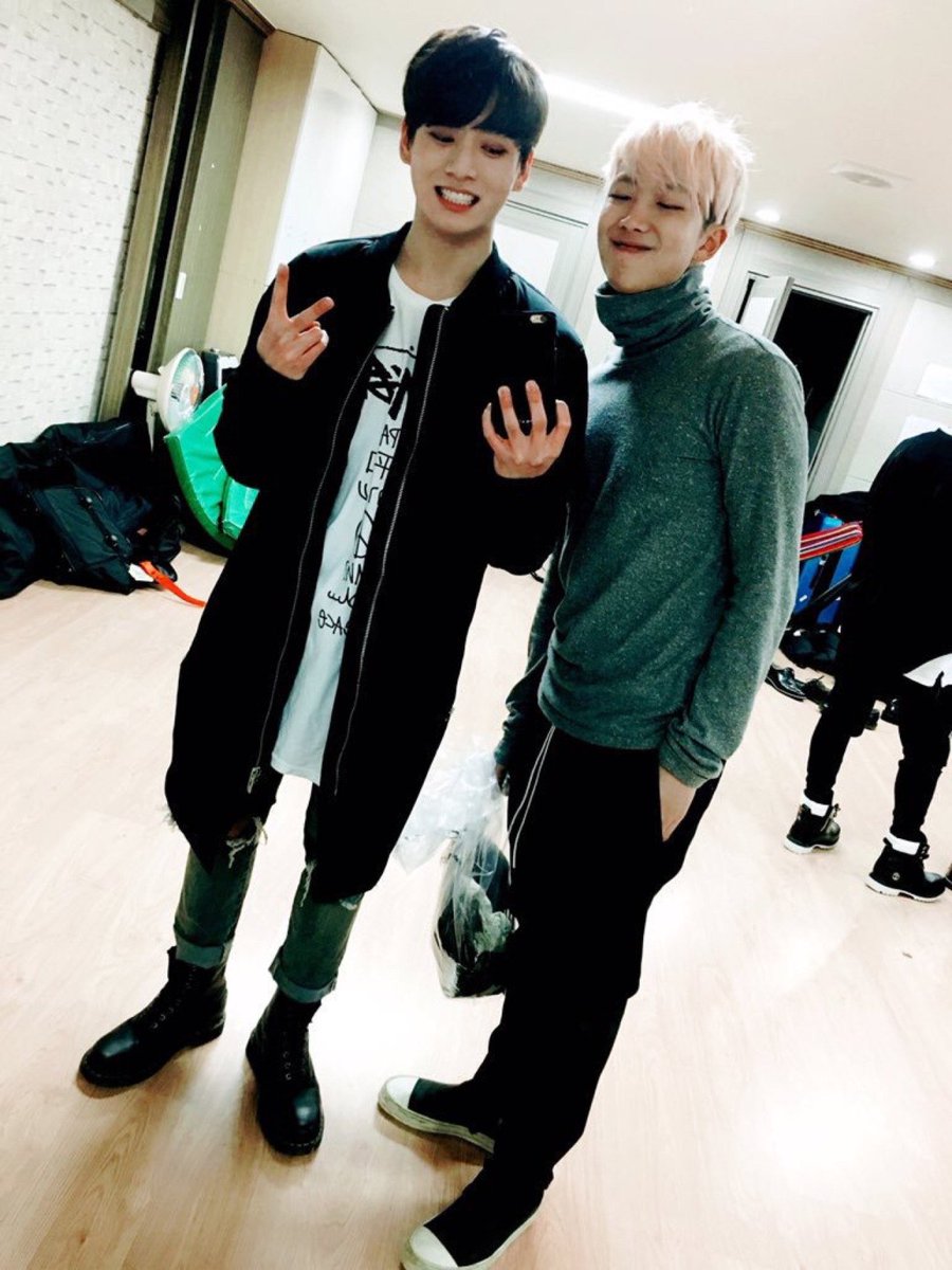 Armystrouxas's tweet photo. Chegamos a metade da nossa sessรฃo com RapKook. #shipBTS #BTS 10/20 ~VanSuga https://t.co/LlKpGZFwXG