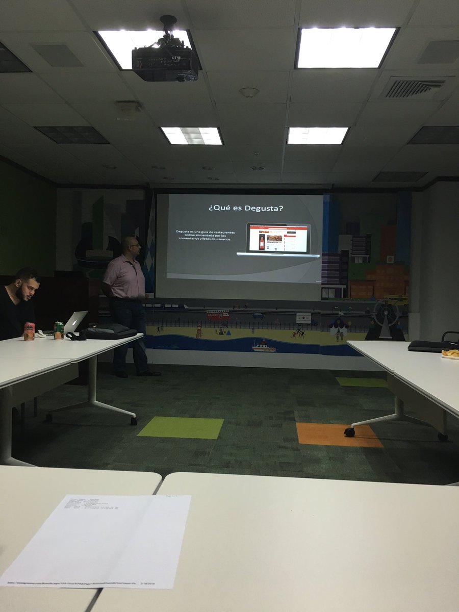 PanamaJS's tweet photo. Leandro, CTO de @DegustaPanama nos presenta la tecnología detrás de este startup. #PanamaJS https://t.co/oQ4LbQnHau