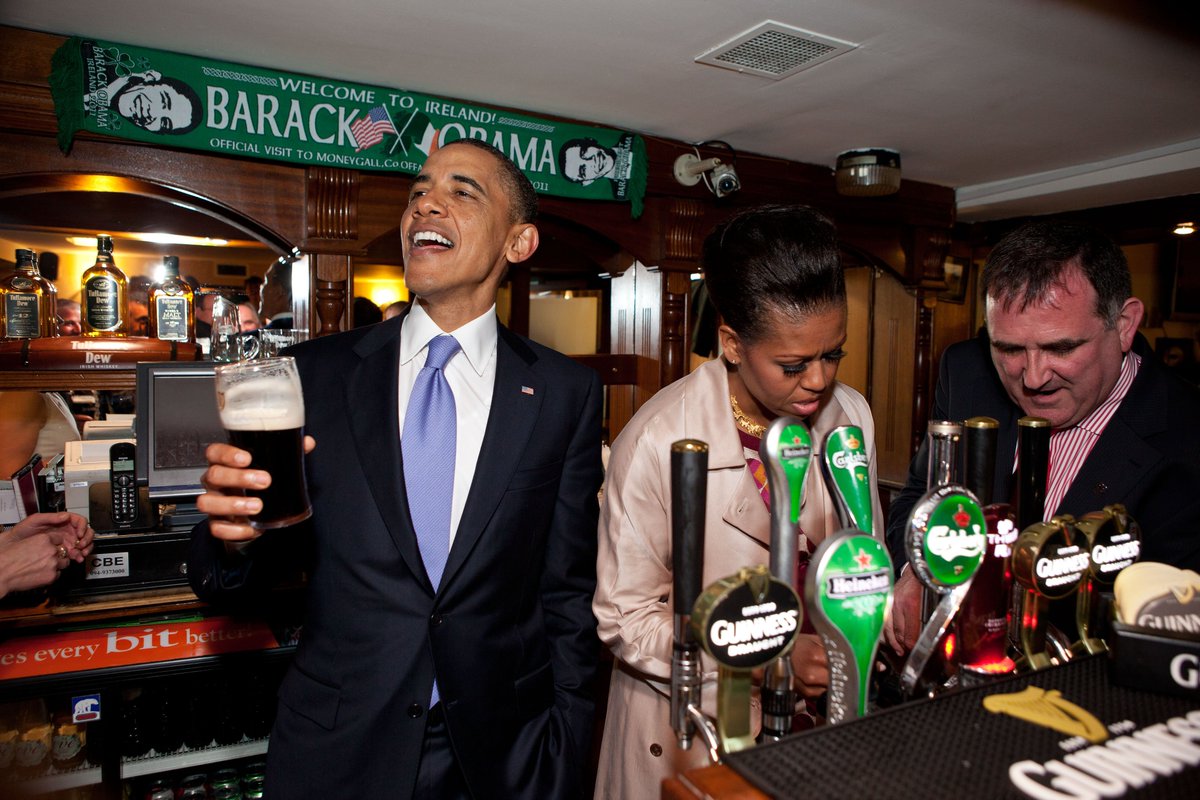 ObamaWhiteHouse's tweet photo. Happy #StPatricksDay from the O'bamas! https://t.co/GyLAWj0rcJ
