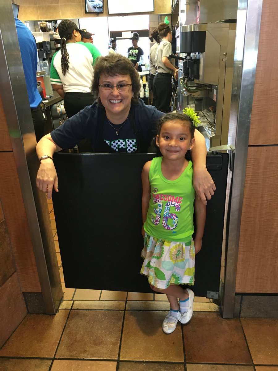 jcecubs's tweet photo. JCE @ McTeacher Night to raise money for our Relay for Life team. Thanks to JCE staff and families for coming out! https://t.co/1wMZhTxgxa