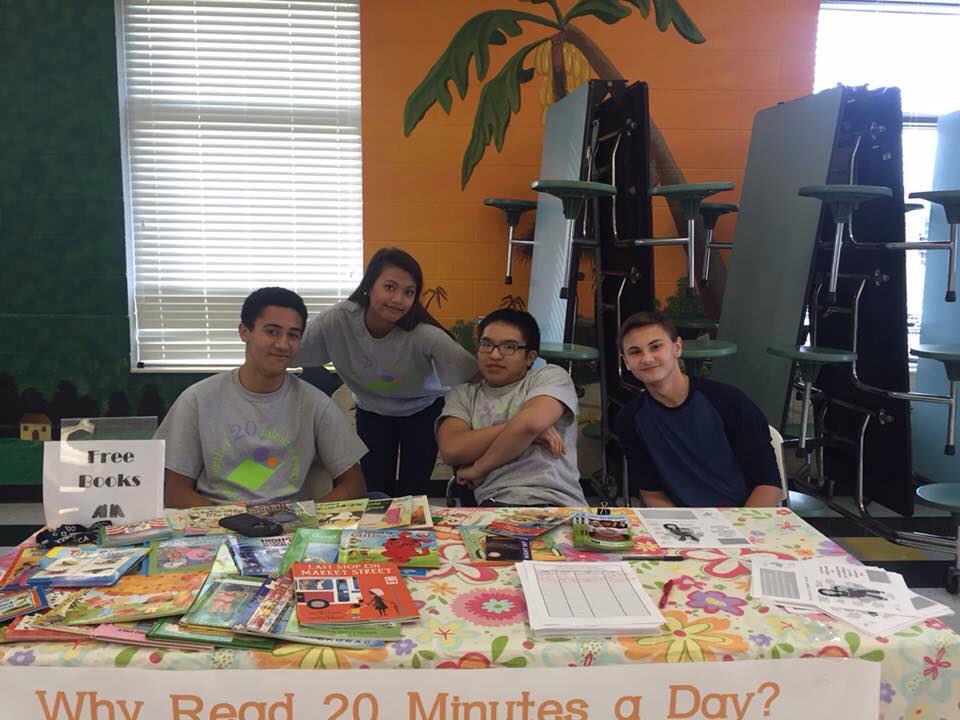 hopewelltigers's tweet photo. A special thanks to our High school students for giving up their evening to hand out books to our students. https://t.co/NlAIUSUk7y
