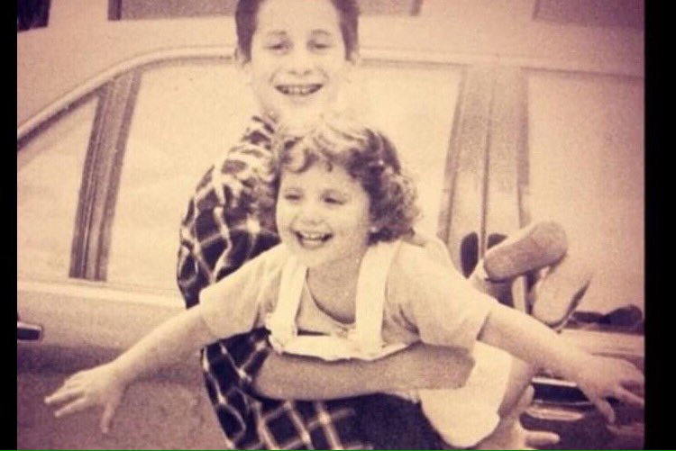 AG_updates_LAT's tweet photo. Cuantos RT. Para Ari fetus💖😚 she is so cute💜 https://t.co/Z18WwCZvyf
