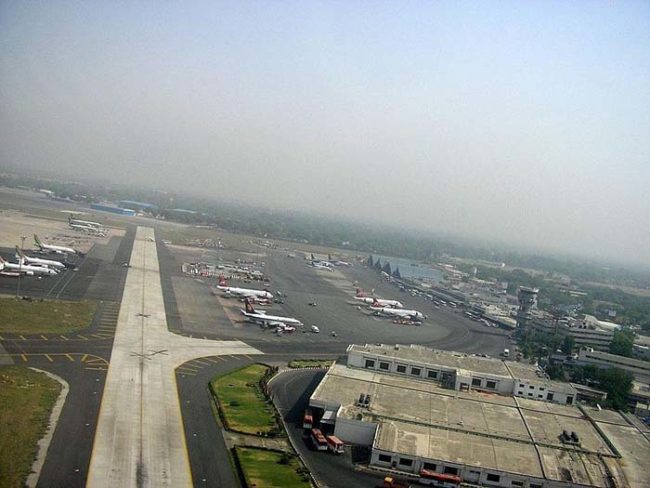 jansendebbi's tweet photo. This Airport In India Has A Serious Problem With UFOs : https://t.co/zw5VV76pJG 
#Airport #India #OMG #UFO https://t.co/Sd7LhInOpC