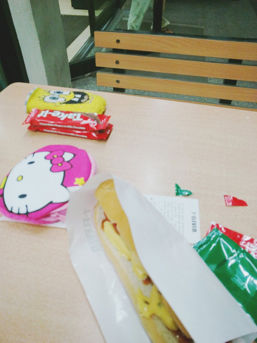 AlvaranJhenna's tweet photo. Midnight snack 😂💞💞 https://t.co/zNCar7T5F8