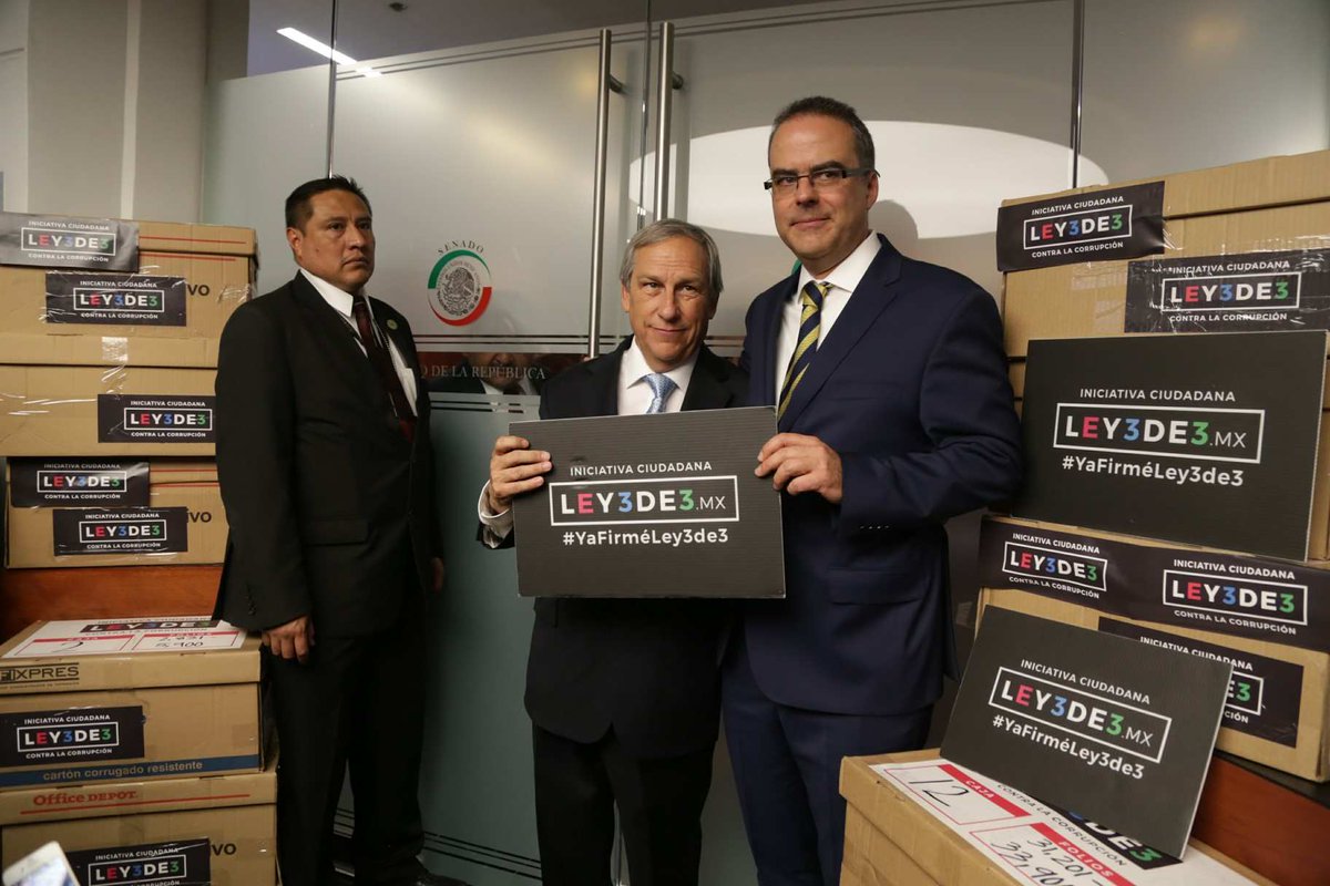 Reforma's tweet image. El Senado recibió más de 291 mil firmas de organizaciones para la #Ley3de3 #NotiMinuto bit.ly/1RnJ8Rg