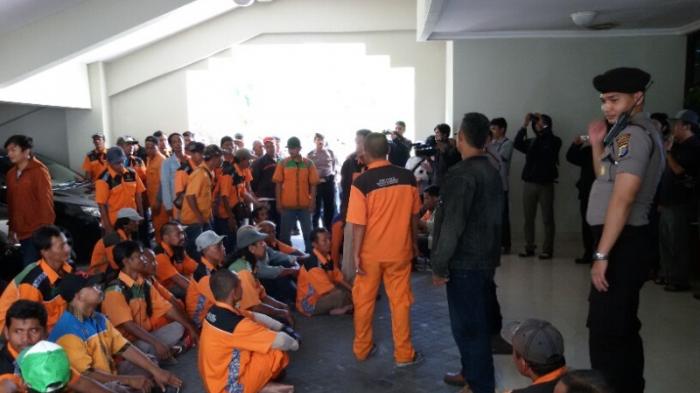 DPRD Kota Yogya Mengaku Tak Tahu Menahu Soal Relokasi Parkir Malioboro 
~ <a href="/tribunjogja/">Tribun Jogja</a> j.mp/1VhC34z