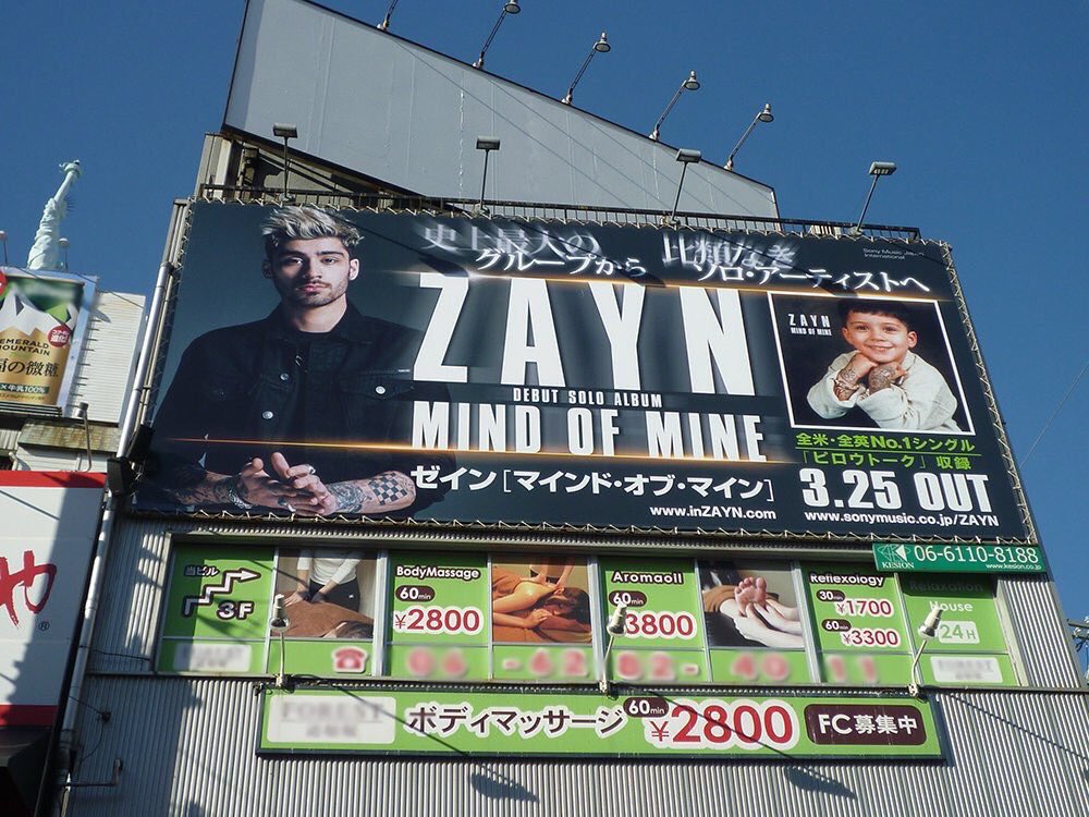 1D_louxxx's tweet photo. なんかいいな、「史上最大のグループ」 https://t.co/hVNUBAqkII