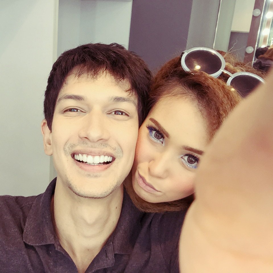 Siap siap di Pop awards RCTI live jam 15.00 yaaaa! Aku dan @ayushitaaa bacain nomina.... tmi.me/1fcYNi