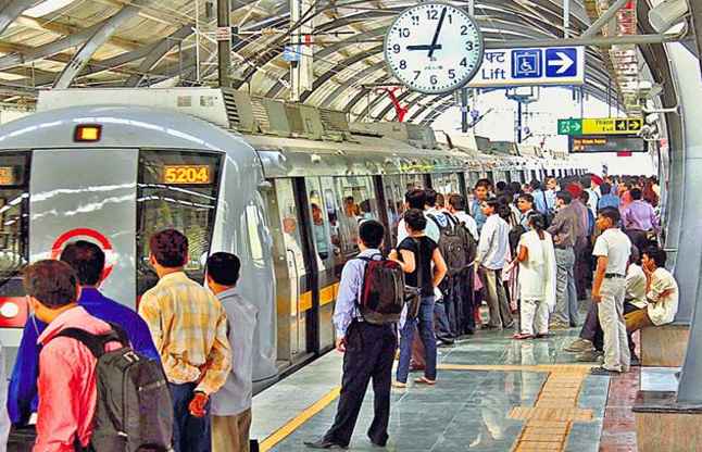 PatrikaNews's tweet image. शराब पीकर मेट्रो में चढ़े तो 10 हजार, कचरा फैलाया तो 1 हजार का जुर्माना bit.ly/1Xzt0uk
#ModiCampaign #India