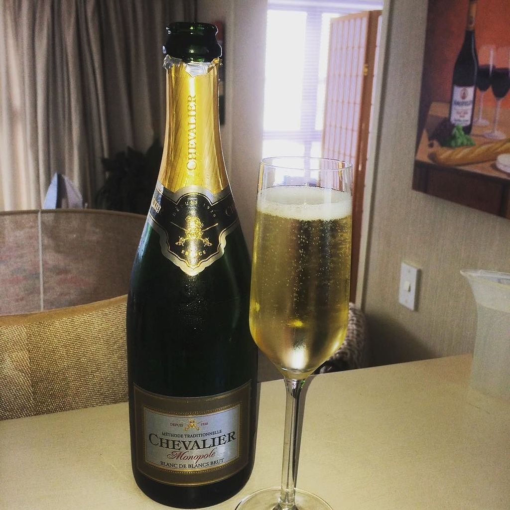 Skujels's tweet photo. Great week in business so decided it was time to take 5 and celebrate #frenchbubbles #homebasedbusiness #lovemywork… https://t.co/zXagNkSJuF