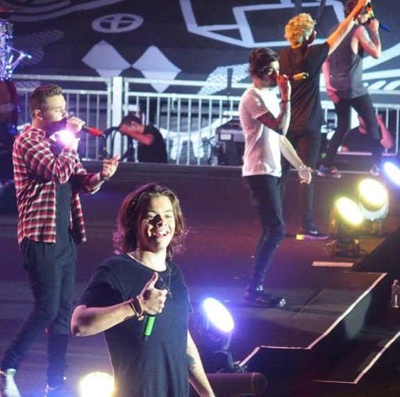 HSUpdating's tweet image. One year ago today, March 18, 2015, was the last day One Direction performed together as a five piece band.