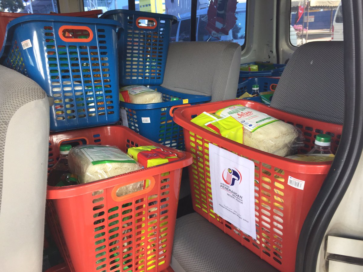 japenjohor's tweet photo. Kembara Jalinan Kasih #Japen. 30 buah keluarga akan kami kunjungi hari ini. Flag off 3 pm #kjk #semarakk1m #jauharku https://t.co/o60mz975Qq