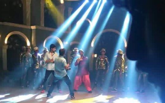 rameshlaus's tweet photo. Kudos to @iam_str 's dedication for dancing continuously for a minute &amp; 10 secs in one leg for #MaamanWaiting #INA https://t.co/SH0GXZcqZH