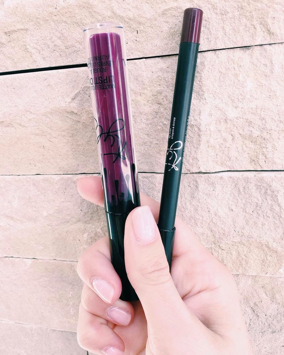 ForeverMakeupJK's tweet photo. New color @kyliecosmetics  ❤️💕💄 #Inlove https://t.co/ninRztbSBU