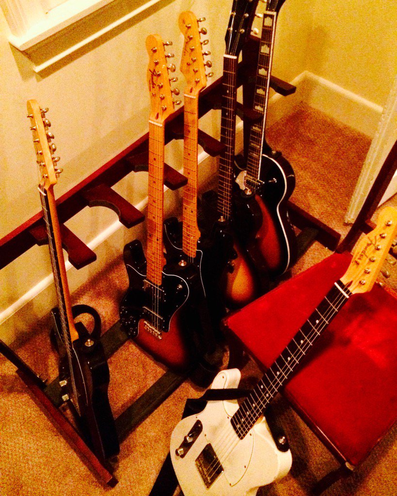 Singlecast's tweet photo. Southpaw Geetars. #guitar #fender #gibson #gretsch #Lefty #Southpaw #singlecastmusic #singlecast https://t.co/sxiJwBz4z4