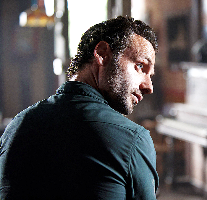 asyree1's tweet photo. I find a strong jawline physically pleasing as well as a sign  of strength and dominance. #AndrewLincoln #rickgrimes https://t.co/TXc4QatWxQ