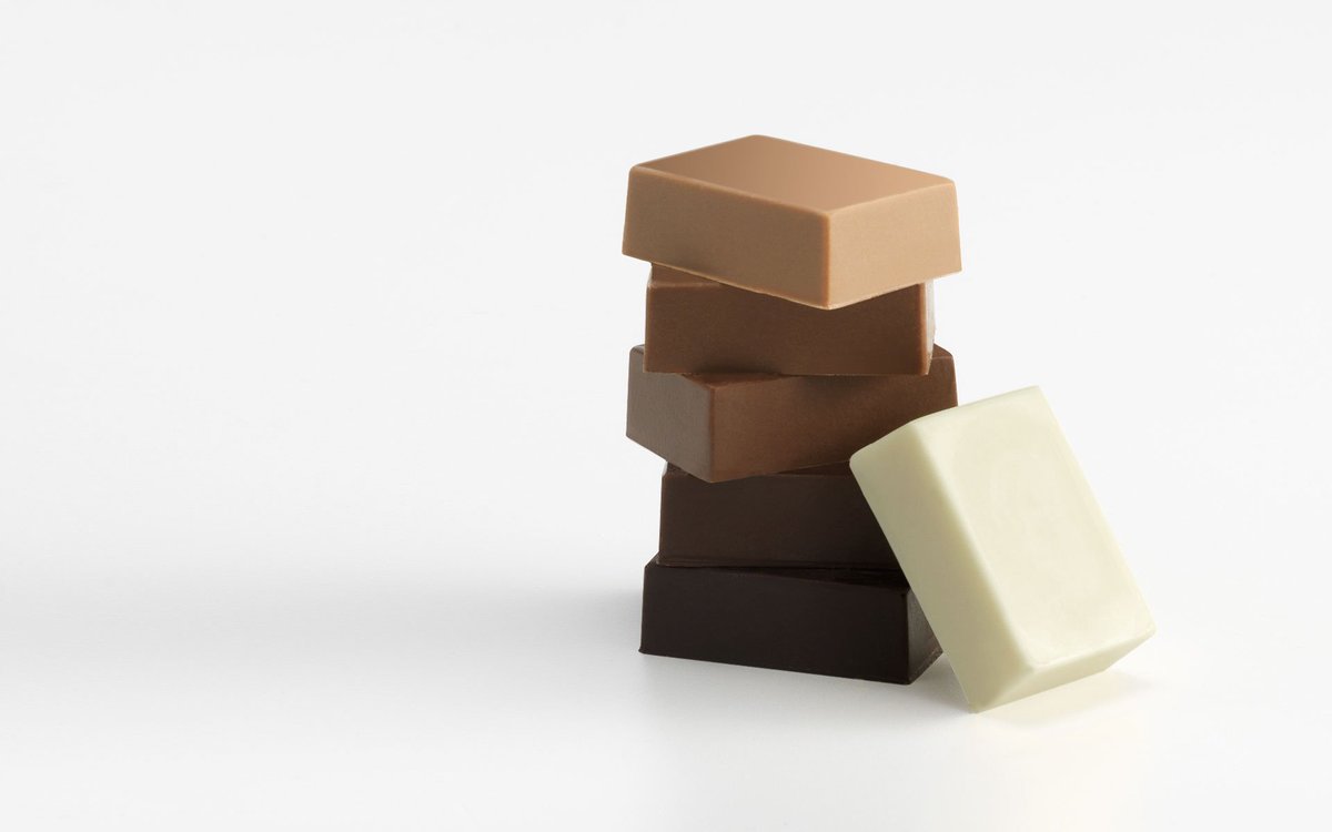 camparired's tweet photo. Pantoneカラーガイドのチョコレートボックス「Chocolate Pantone」。バルセロナのデザインオフィスBLOCDより。https://t.co/x2D74i48uG https://t.co/31wBDx7GvJ