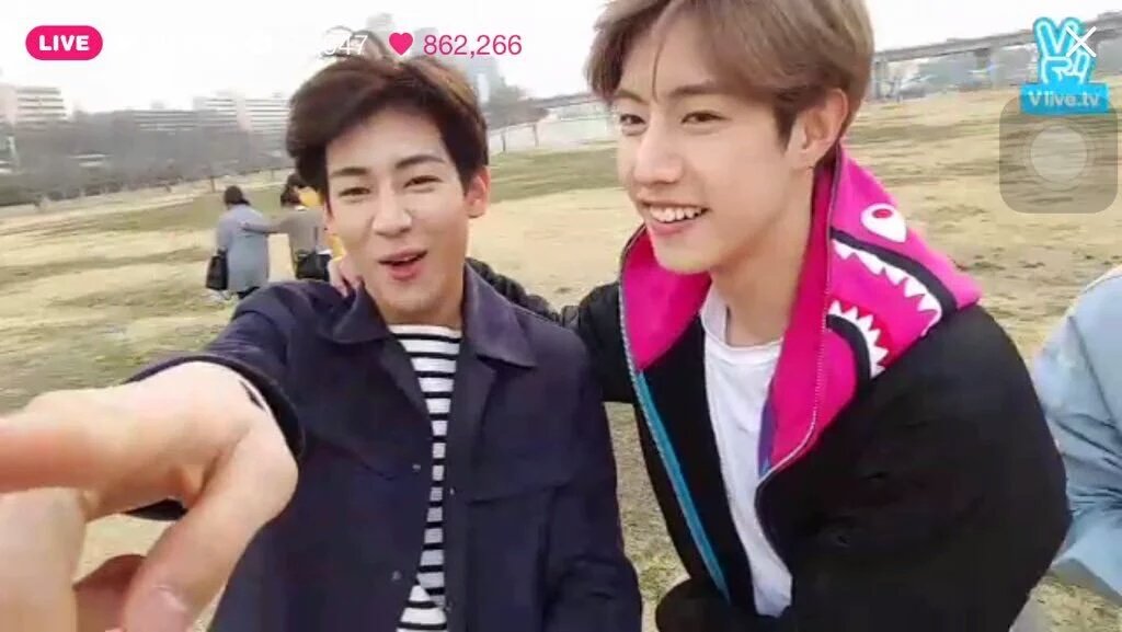 DoubleBB_PP's tweet photo. มาสวนสนุก มาสวนสาธารณะ มาถีบเรือเป็ดมาแข่งกีฬา 😭😭😭😭😭😭😭😭 #MarkBam https://t.co/KJVLtLyjbD
