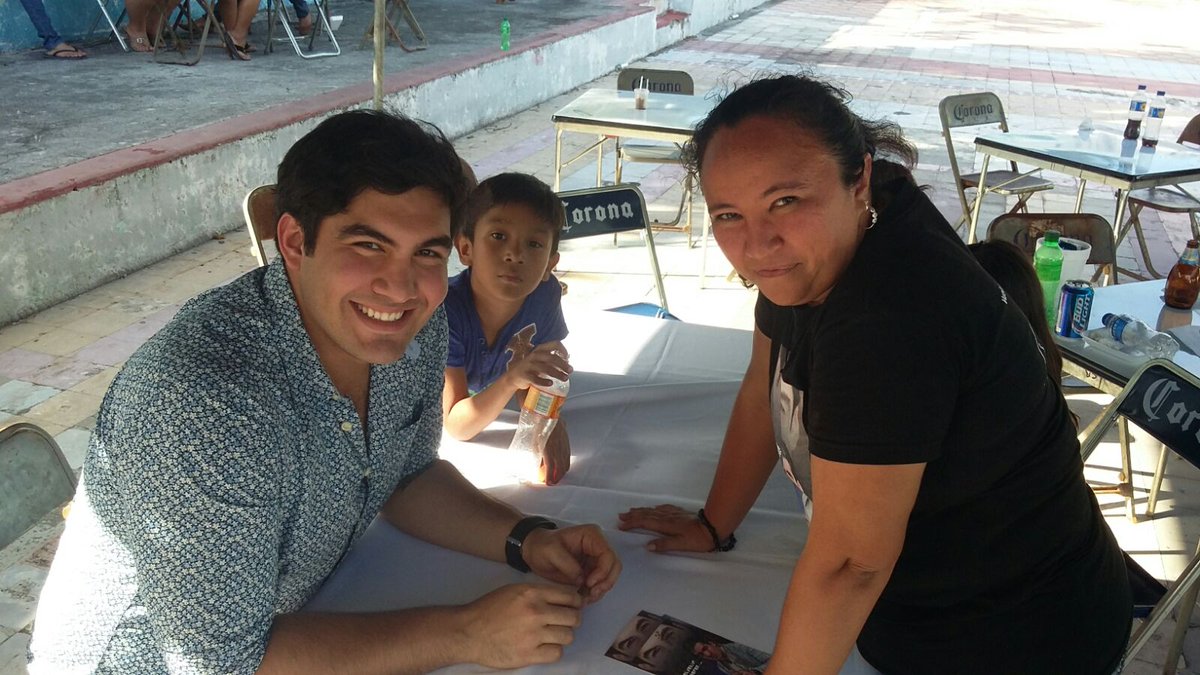FloraNovelo's tweet photo. Joven talentoso,bonita voz y muy guapo @diego_varquez #orgulloyucateco#vuelvemeaquerer @mauriciosahui @QueRiiico https://t.co/d1QnV9pnvm
