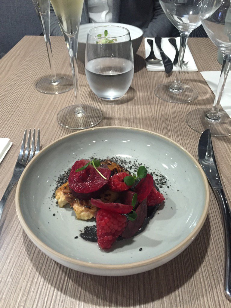 kostolnikb's tweet photo. und noch ein #geheimtipp. brandneu: das #raw im marais in #paris. sushi meets french cuisine. lekka. https://t.co/zpKh9mmYdi