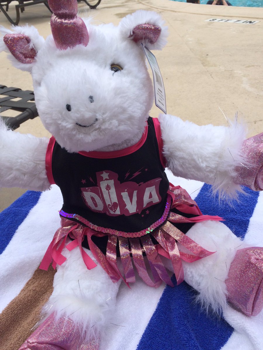 twhalen72577's tweet photo. My baby girls divalicious unicorn she made on vaca today. #arts&amp;crafts #vacafun https://t.co/Th07R06sRJ
