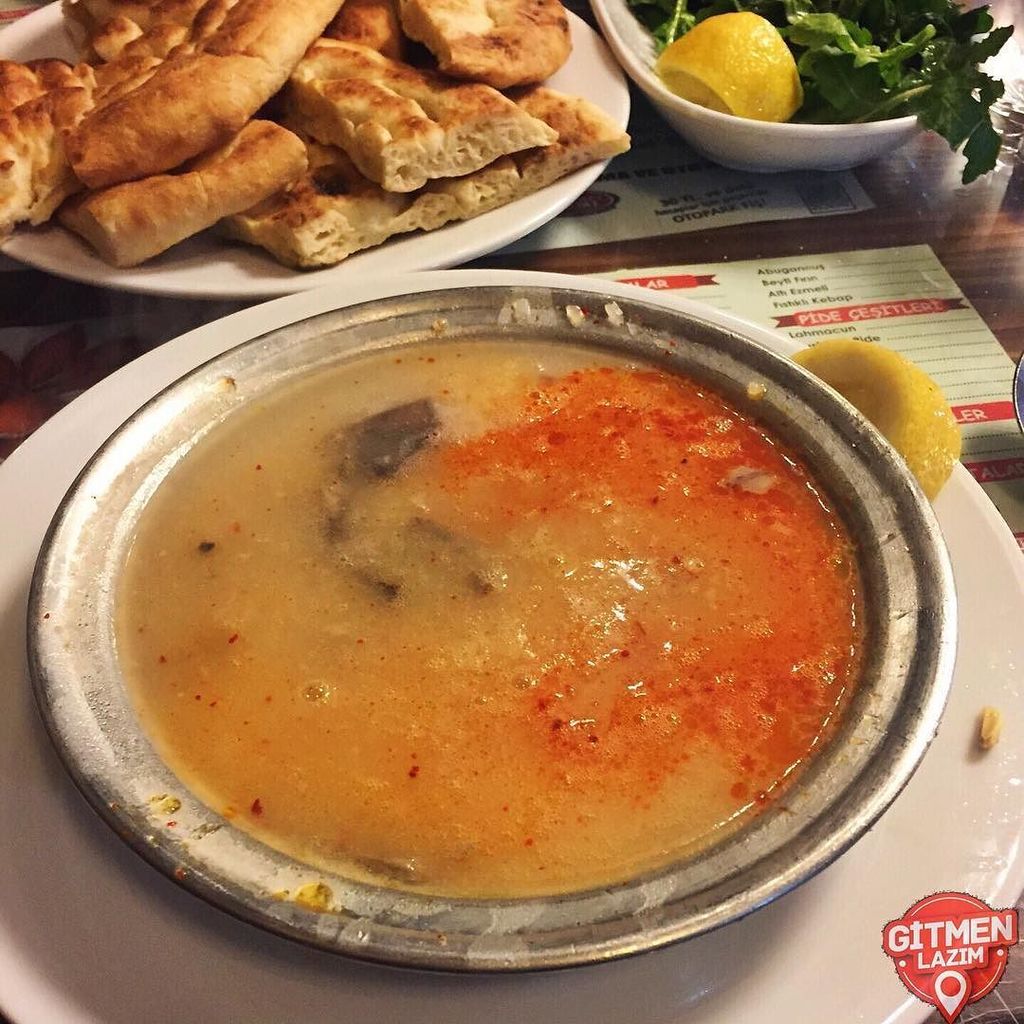 gitmenlazim's tweet photo. Cuma Gecesi Sürprizi 😋Beyran Sevenler? 🍴'Dürümcü Emmi - Kadıköy'e #gitmenlazim 👣 https://t.co/mvBieLw5Xa