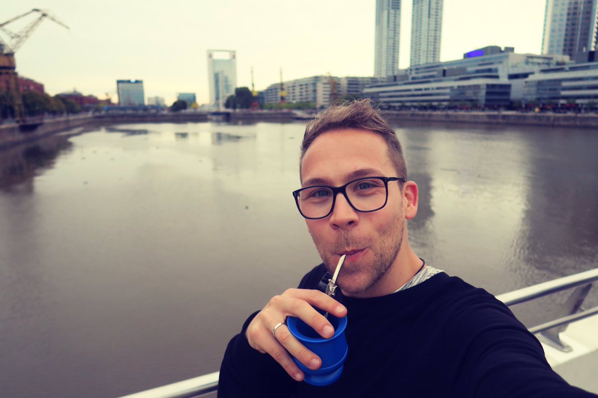 oscarmartinezdj's tweet photo. Oficialmente argentino! Con mate incluido 📻❤️🇦🇷
Qué día de locos en Buenos Aires!!!!! https://t.co/8gsjJy4v2P