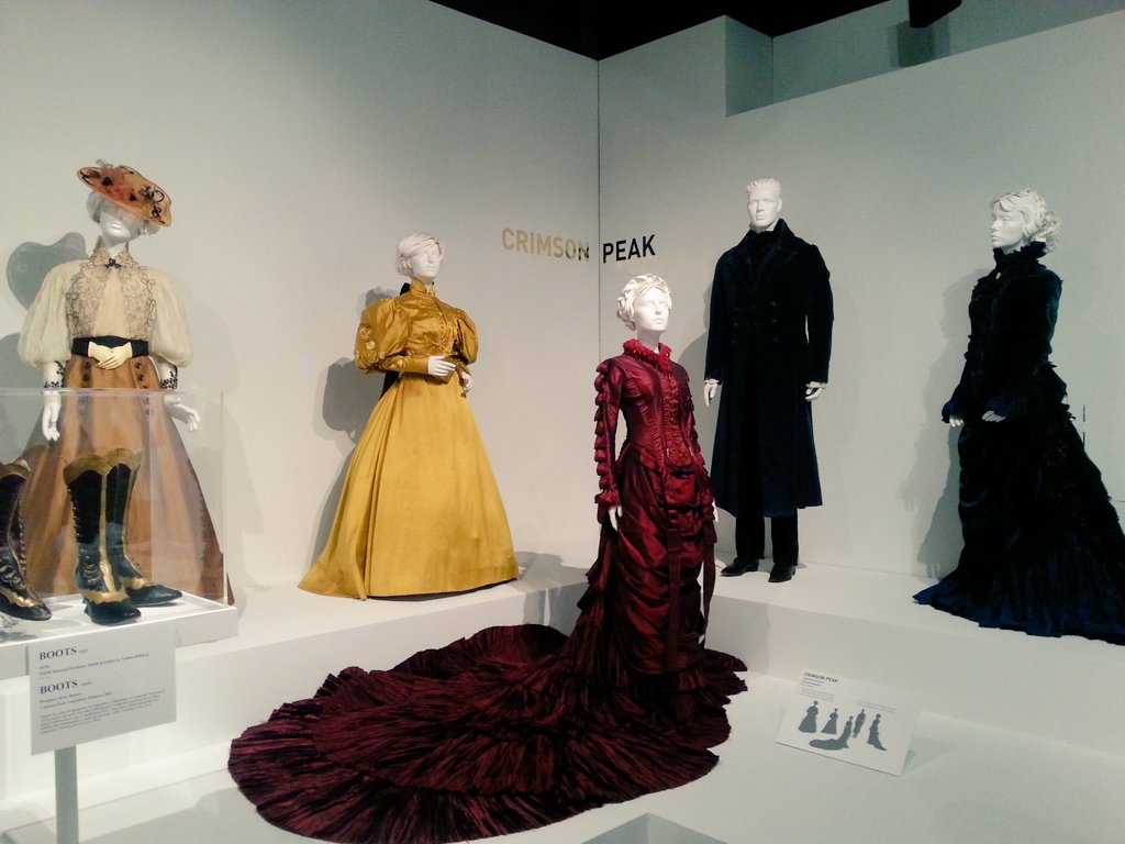 graveheartscos's tweet photo. Had a great time at the movie costume exhibit @FIDM! 🎬🎥🎭💜💙 #fidm  #moviecostumeexhibit #starwars #heightfuleight https://t.co/sAavwaoujr