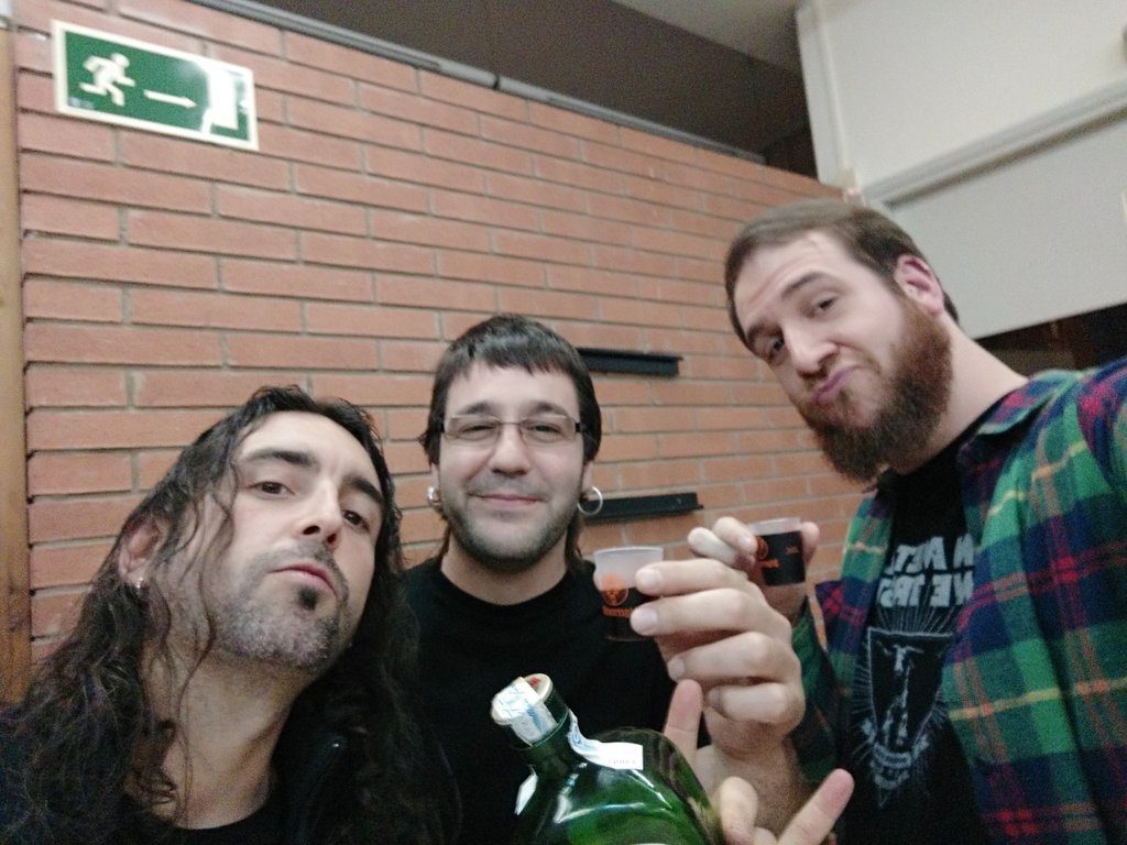 LOW_bcn's tweet photo. Calentando motores para el DevilFest https://t.co/qMpvlrblX1
