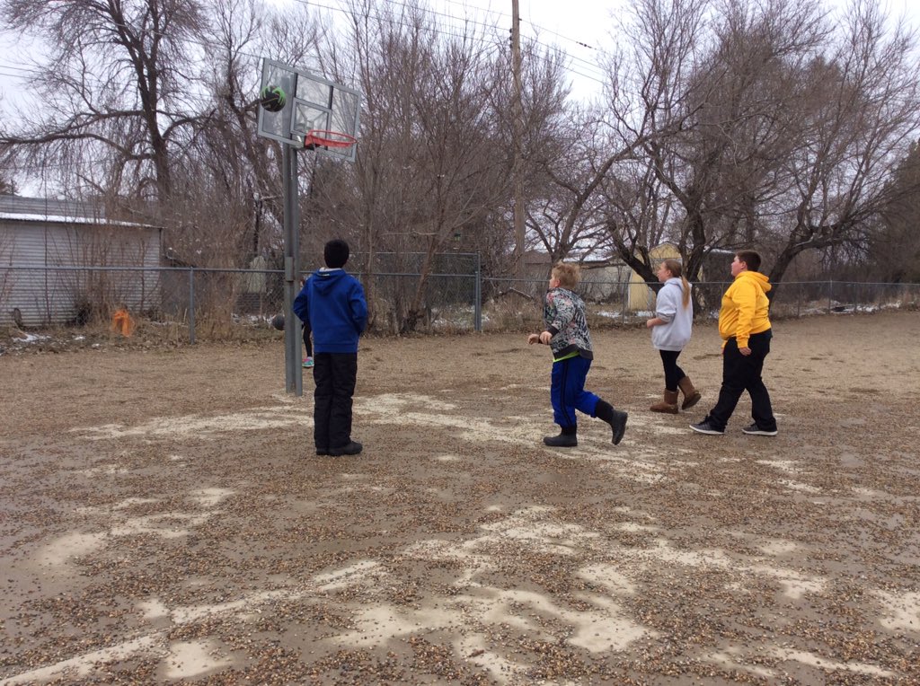vetters_voices's tweet photo. We are outside at an extra recess by Mataya #flyhighfri #KidsDeserveIt https://t.co/LvwfyftrGo