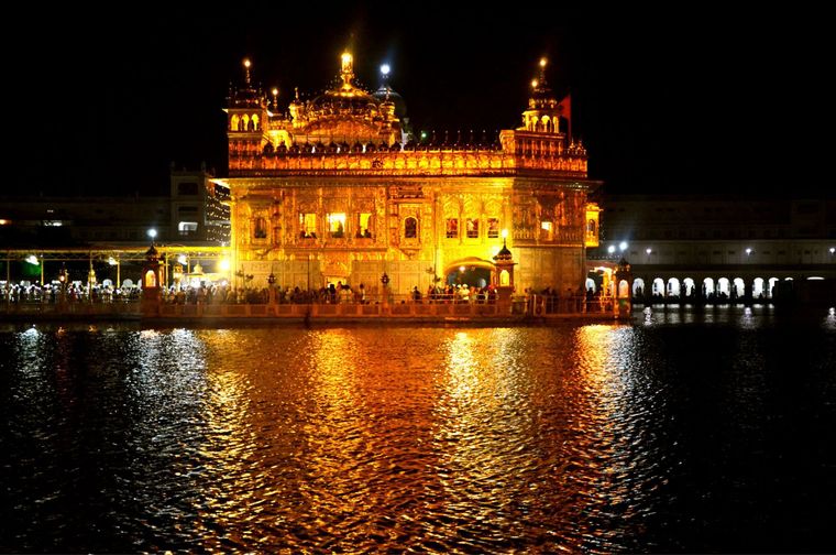 indiawestnews's tweet photo. India's Once-Gleaming @GoldenTemple Dulled By Air Pollution https://t.co/fPMexVVacu https://t.co/iMOHo6p1Dn