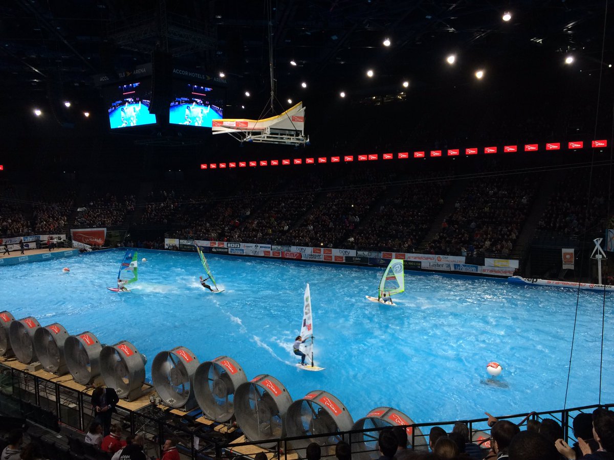 jb_gx's tweet photo. En direct de l'@IndoorDeFrance à l'AccorH_arena pour encourager les copains @PierreMortefon &amp; @nico_akgazciyan https://t.co/fzUjoFt3nJ