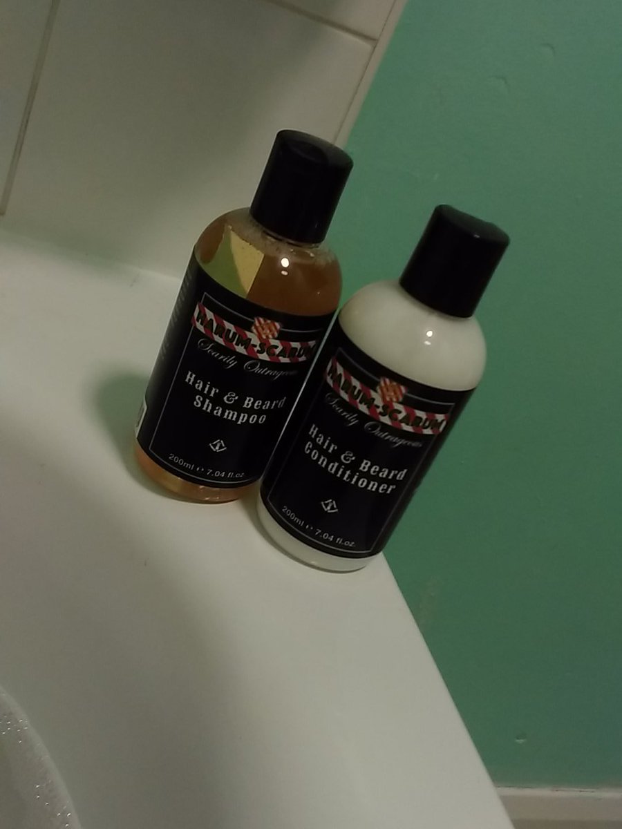 MeekinCraig's tweet photo. @InfoHarum thanks for the gift of the hair &amp; beard shampoo and the hair &amp; beard conditioner about too try them out👍👊 https://t.co/tyr6VlsO1C