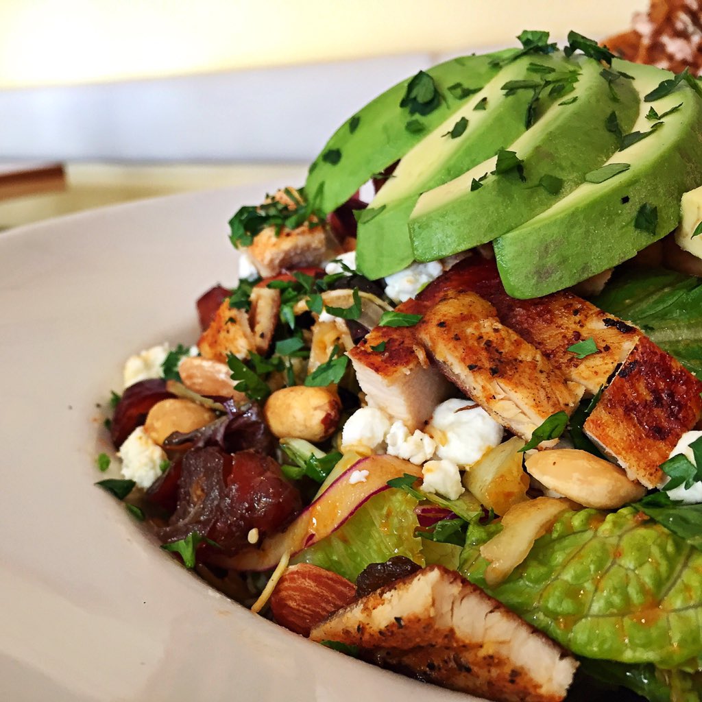 Eat_Chow's tweet photo. It's LUNCHTIME! Go for something like our Spanish Style Roasted Chicken Salad w/ #avocado & #medjooldates! #eatchow https://t.co/6EbeOQmA2V