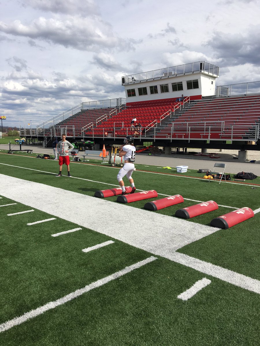 CoachRFreeman's tweet image. QB's going through Indy practice 4!! #KnightFAST @KCU_FB