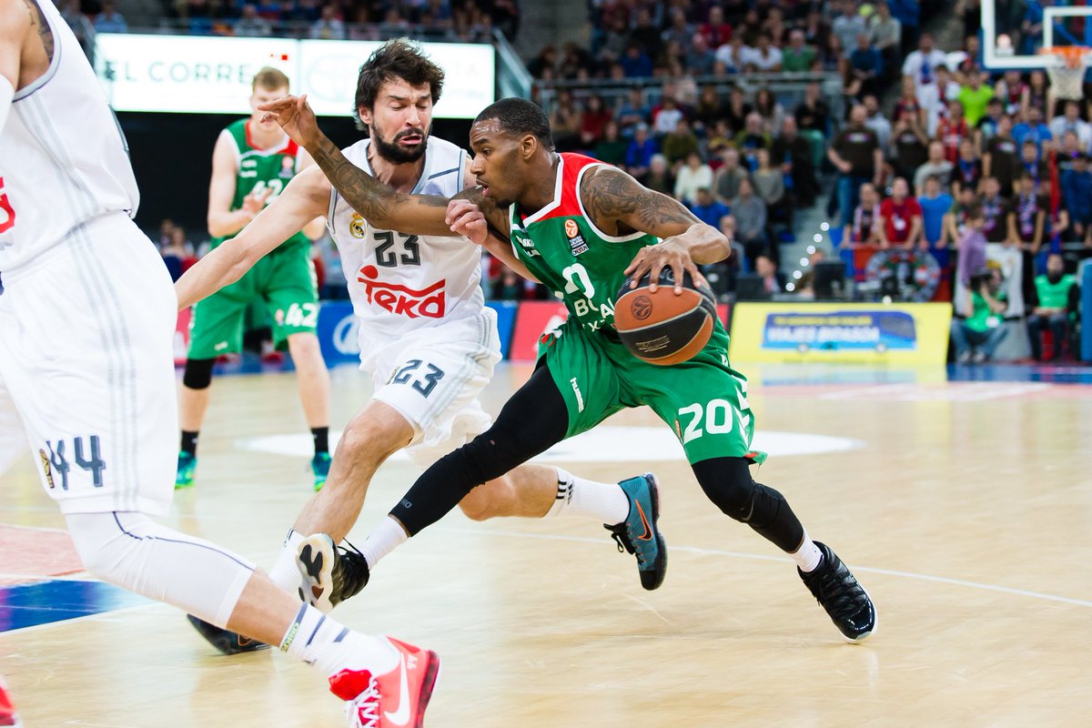 Baskonia's tweet photo. ¡FINAL! 89-88
¡Enorme victoria para tener el factor cancha! / Huge victory to have the home court! 
¡GRANDE BUESA! https://t.co/ITyBk9KZSs