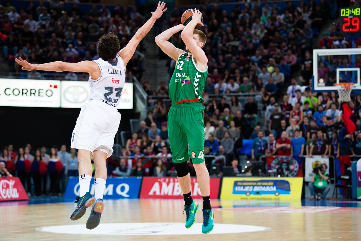 Baskonia's tweet photo. ¡FINAL! 89-88
¡Enorme victoria para tener el factor cancha! / Huge victory to have the home court! 
¡GRANDE BUESA! https://t.co/ITyBk9KZSs