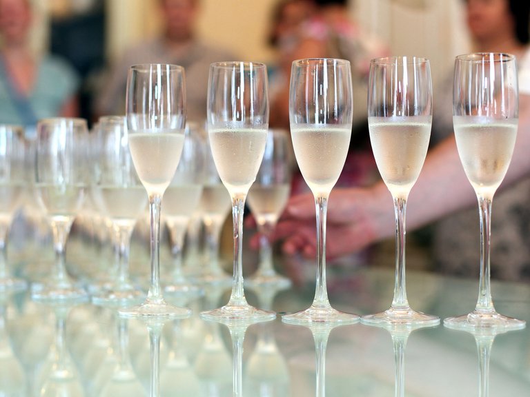 theknot's tweet photo. Everything you need to know about handling guests who drink too much at your wedding: https://t.co/2IzQMGB083 https://t.co/8FcdMHgbnw