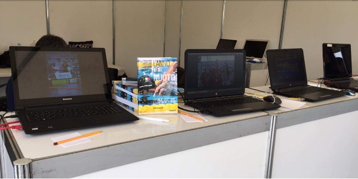 Libri e foto, tutto il #nuoto ai #criteria2016. Siamo in piscina a #Riccione <a href="/RariNantesTo/">Rari Nantes Torino</a> <a href="/rovigonuoto/">Rovigonuoto</a>