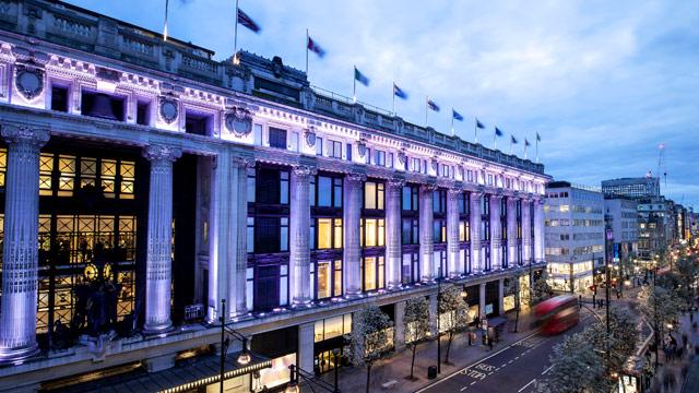 RiyasConcierge's tweet photo. Shop in style @Selfridges, which first opened in 1909! Only five minutes walk from @HotelMarylebone #AskConcierge https://t.co/9ZqTZnMMFB