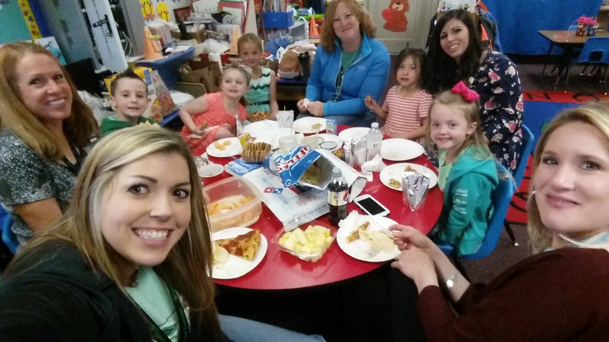 sbarnardk4's tweet photo. #wcloveslearning #chilibingowinners #ourlunchdatestoday! https://t.co/N7pJgsAmeu
