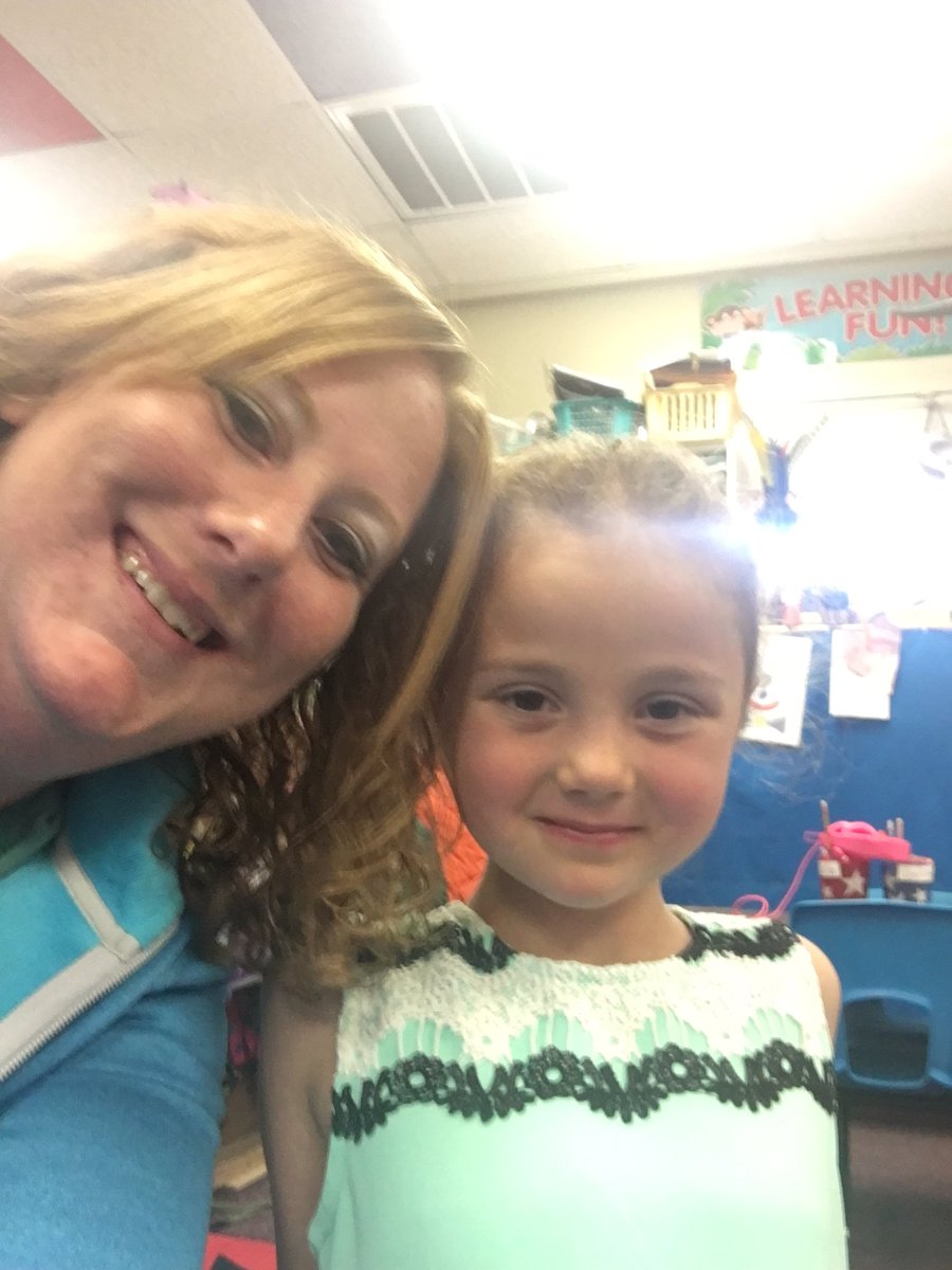 sbarnardk4's tweet photo. #wcloveslearning #chilibingowinners #ourlunchdatestoday! https://t.co/N7pJgsAmeu