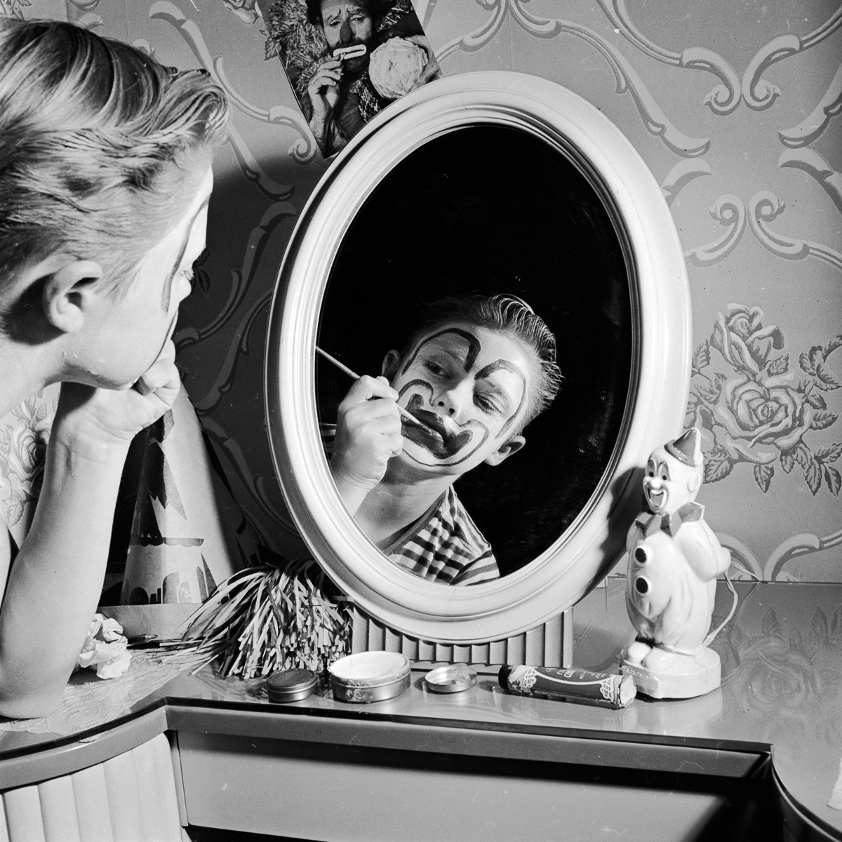 mashflix's tweet photo. Introducing a young Christopher Walken: https://t.co/PAu26qtlgI https://t.co/hqWUX06zDN