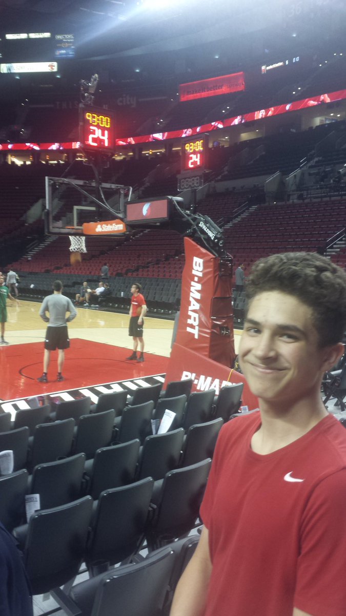 VanEliteBBall's tweet photo. One of my players that is aways smiling. Lol @blazerscourtofdreams https://t.co/HeKK7THnlX