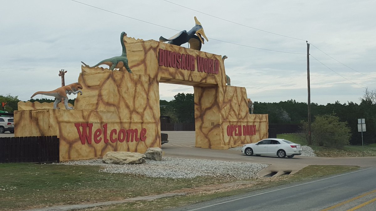 HESOneFamily's tweet image. PreK is having a &quot;ROARIN&quot; good time @DinosaurWorld #dinos #diggingforfossils