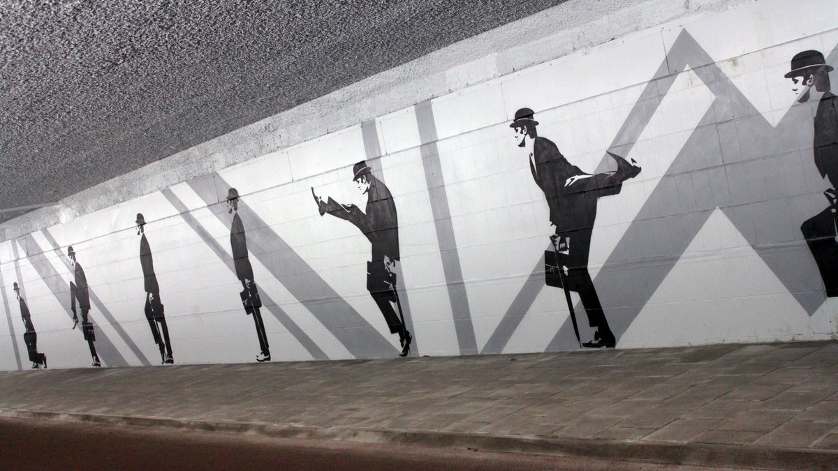 '<a href="/omroepbrabant/">Omroep Brabant</a>: <a href="/JohnCleese/">John Cleese</a> opent zelf 'zijn' Dommeltunneltje #streetart by <a href="/studiogiftig/">Studio Giftig</a> brabantn.ws/QBZ