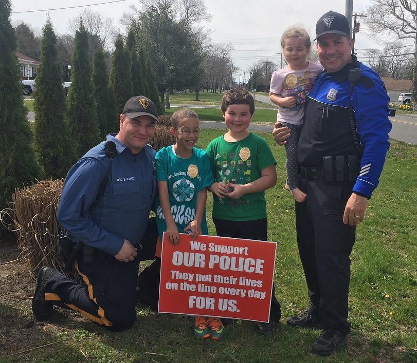 VinelandPD's tweet photo. Thank you Joann Andersch and family for donating stuffed toys and supporting the department. #VPDSTRONG https://t.co/cnjdk1dZt0