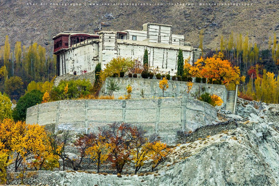 Close view of #BaltitFort in #autumn at #HunzaValley, #GilgitBaltistan, #BeautifulPakistan #travel #trek #explore