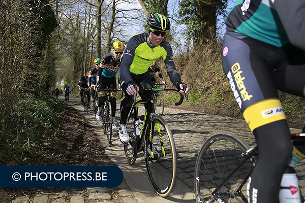 Eerste werkdag voor @TelenetFideaCT manager en <a href="/TrekBikes/">Trek Bicycle</a> ambassadeur <a href="/sven_nys/">Sven Nys</a>: verkenning van de <a href="/RondeVlaanderen/">Ronde van Vlaanderen</a>
